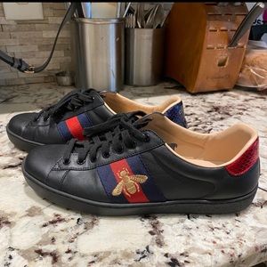 Gucci Black Bee Shoes - Men’s Size 6 .. Worn twice . I do not have the box .